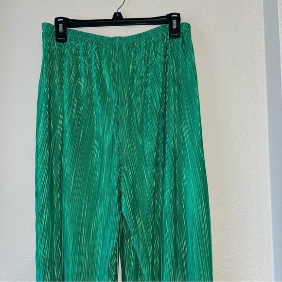 Good American Green Always Fits Plisse Wide Leg Pants - Picture 6 of 8